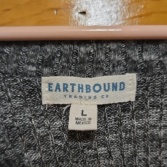 EARTHBOUND Gray and Red Long Sleeve Top L - Picture 2 of 4
